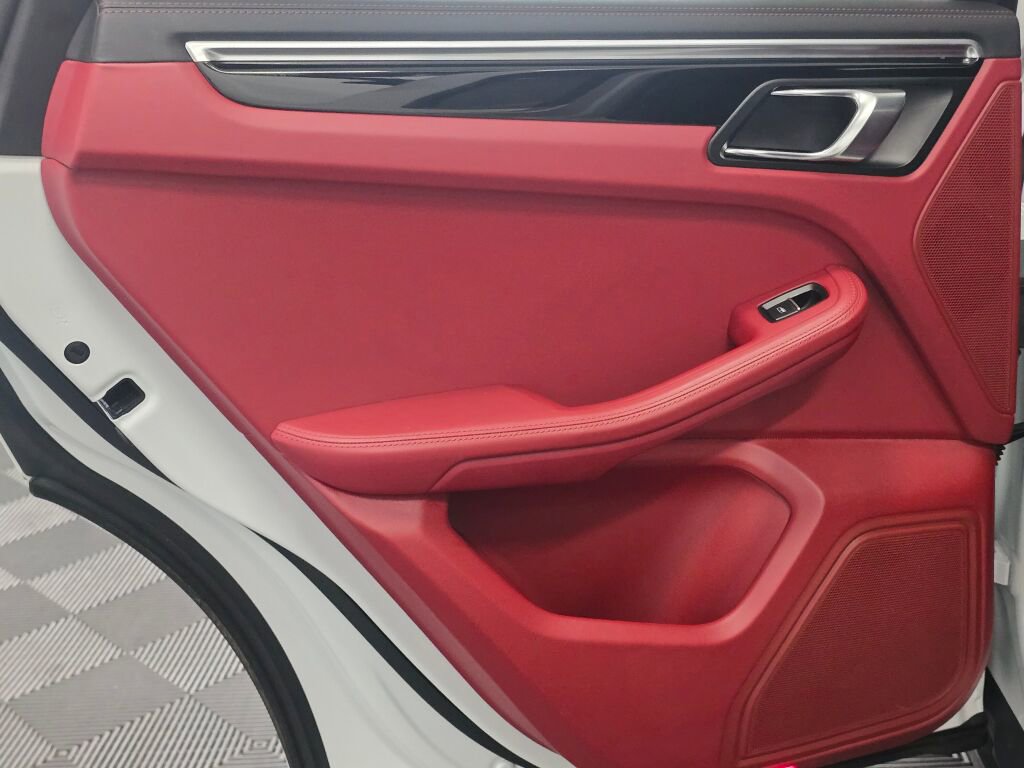 Certified 2023 Porsche Macan AWD/4WD image 21