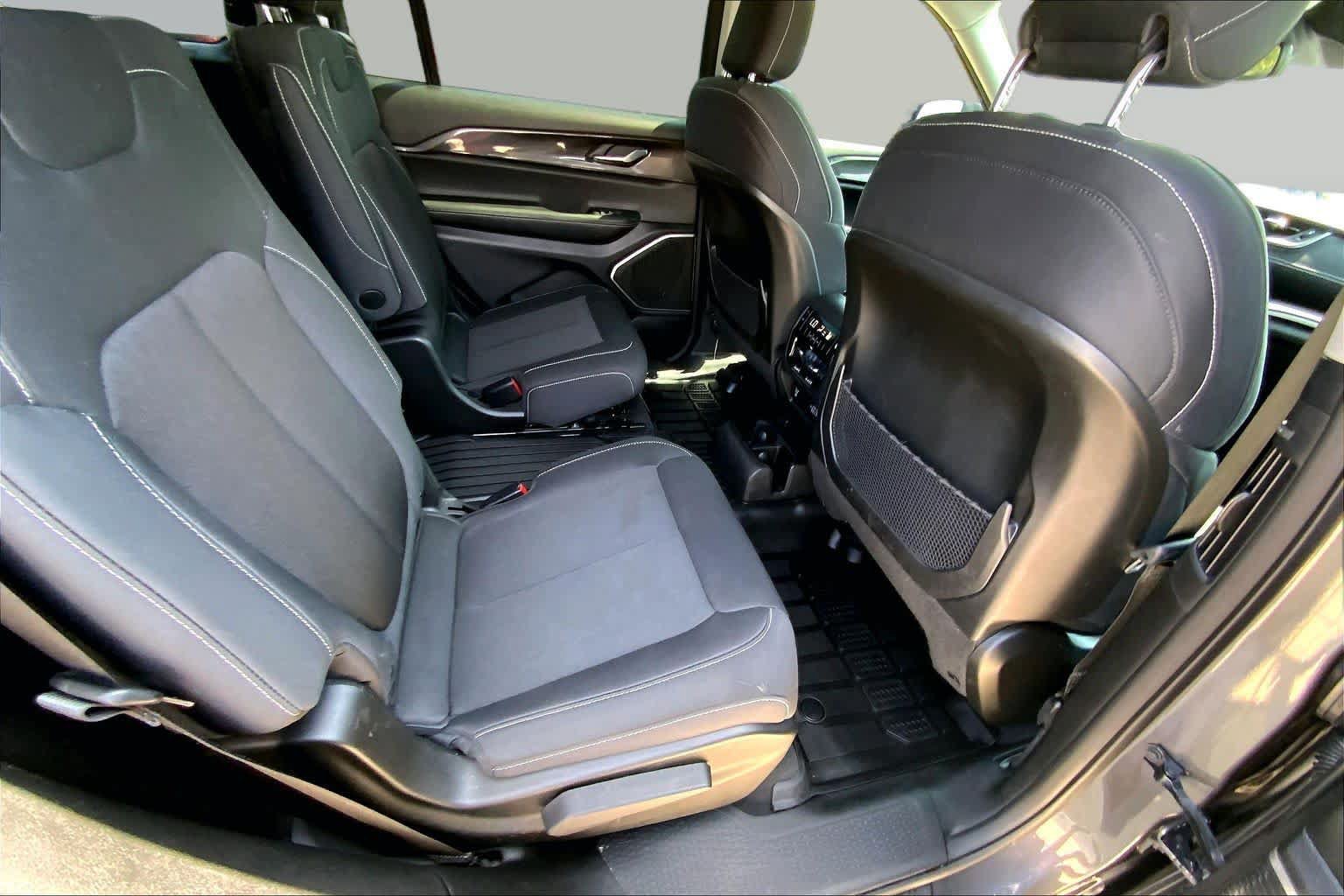 Used 2022 Jeep Grand Cherokee L Laredo w/ Luxury Tech Group I RWD image 19