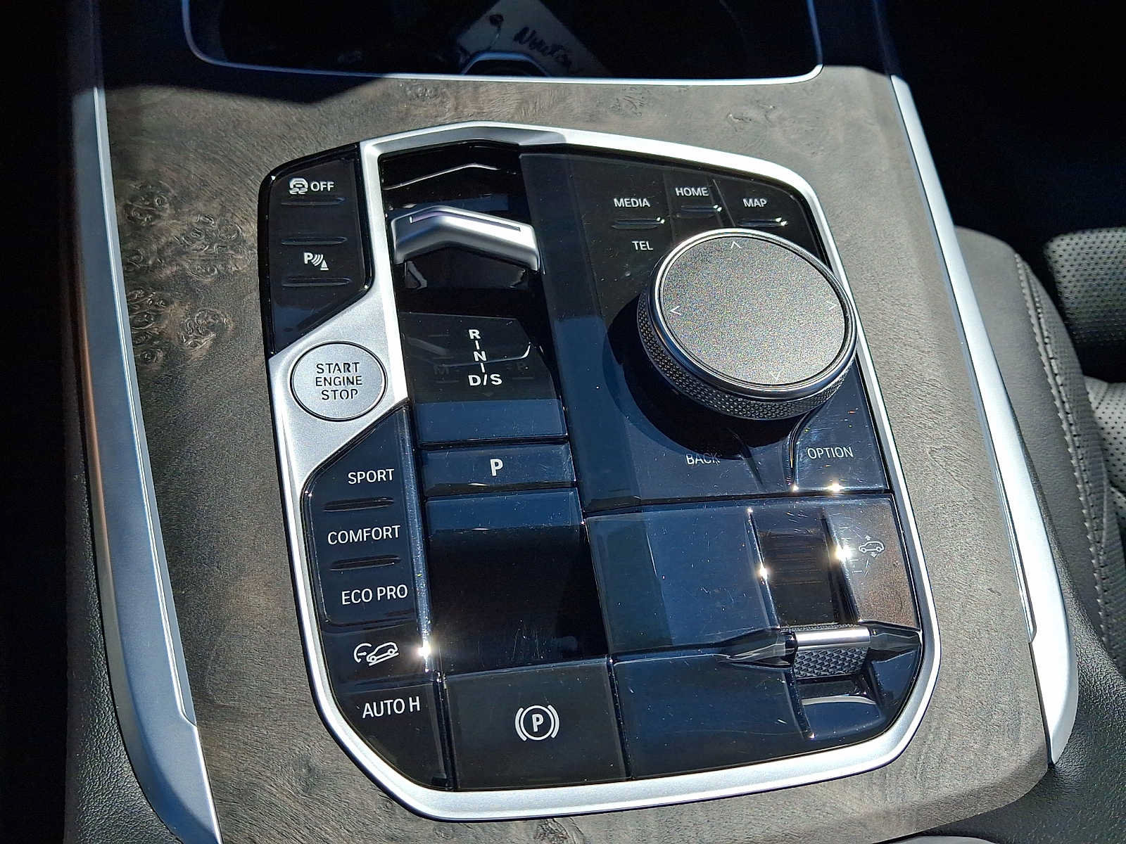 Used 2024 BMW X7 xDrive40i w/ M Sport Package AWD/4WD image 16