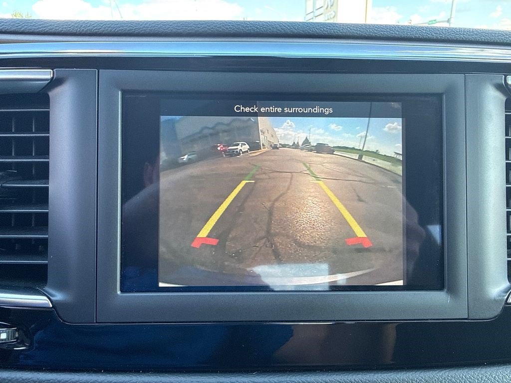 Used 2019 Chrysler Pacifica Touring Plus w/ Tire & Wheel Group FWD image 29