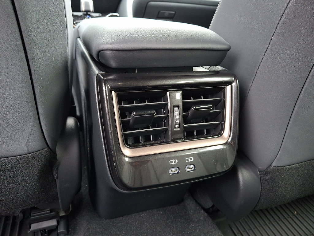 Certified 2025 Toyota Crown Signia AWD/4WD image 11
