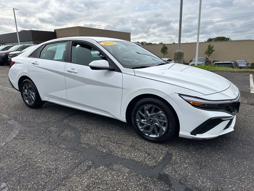 Used 2024 Hyundai Elantra SEL FWD image 16