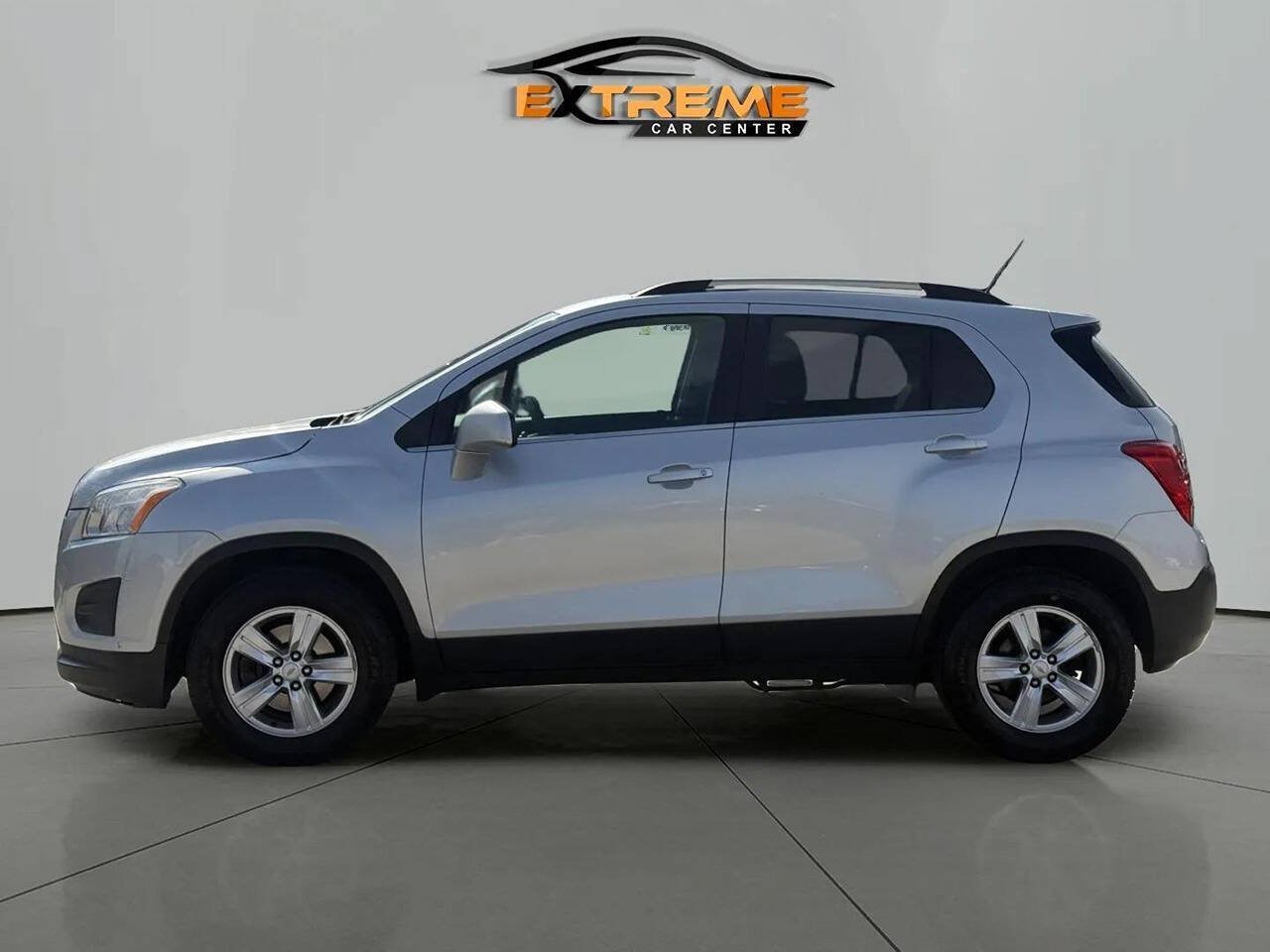 Used 2016 Chevrolet Trax LT w/ LT Sun and Sound Package AWD/4WD image 3