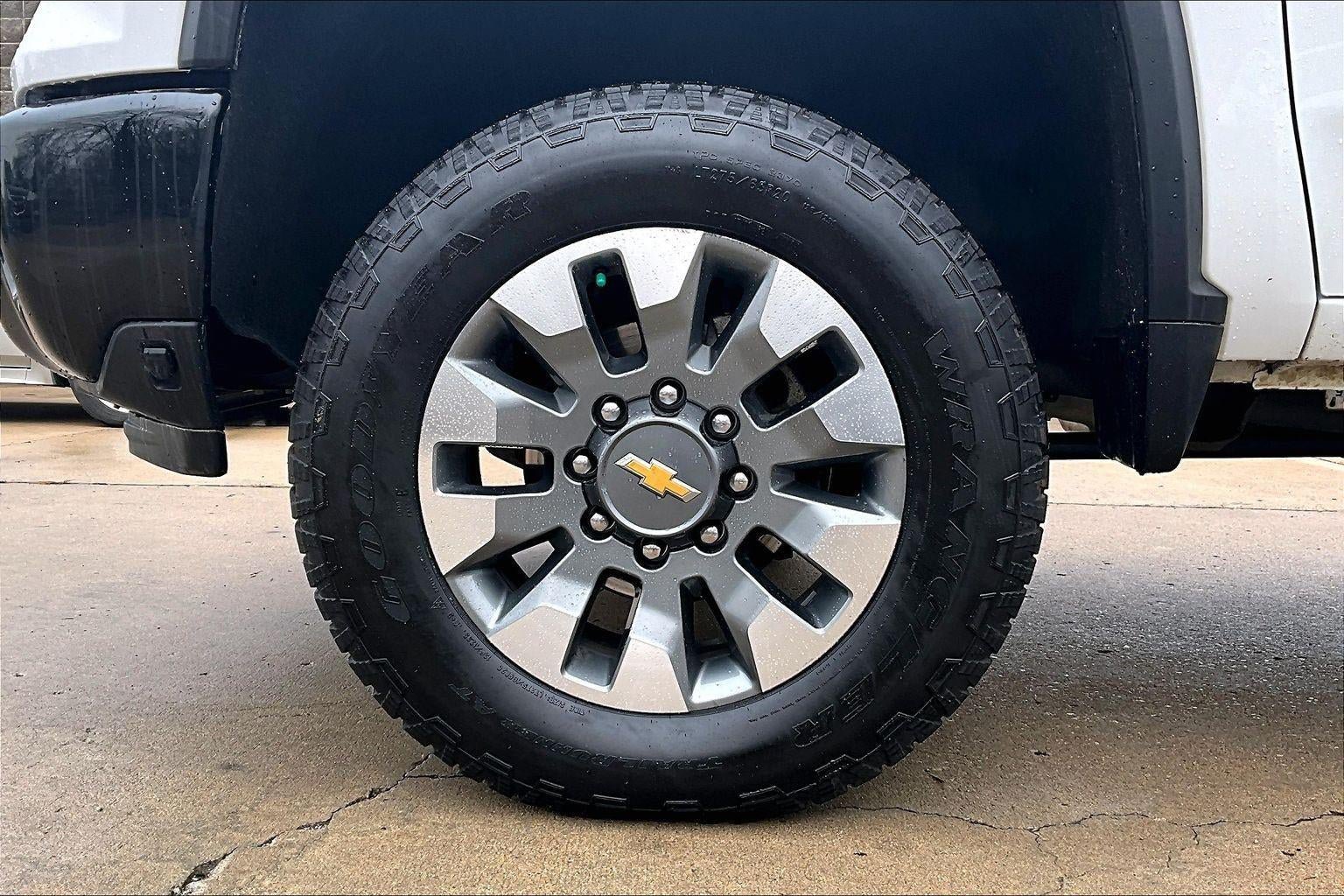 Used 2025 Chevrolet Silverado 2500 Custom w/ Custom Value Package AWD/4WD image 8