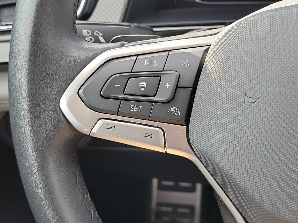 Used 2024 Volkswagen Atlas Peak Edition SE AWD/4WD image 9