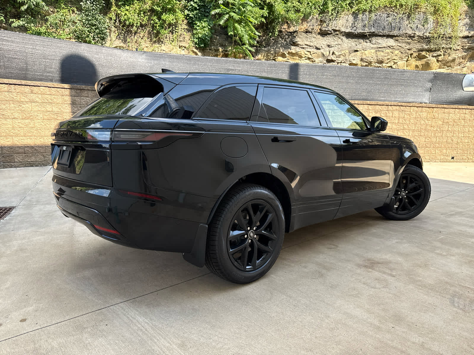 New 2026 Land Rover Range Rover Velar Dynamic SE image 3