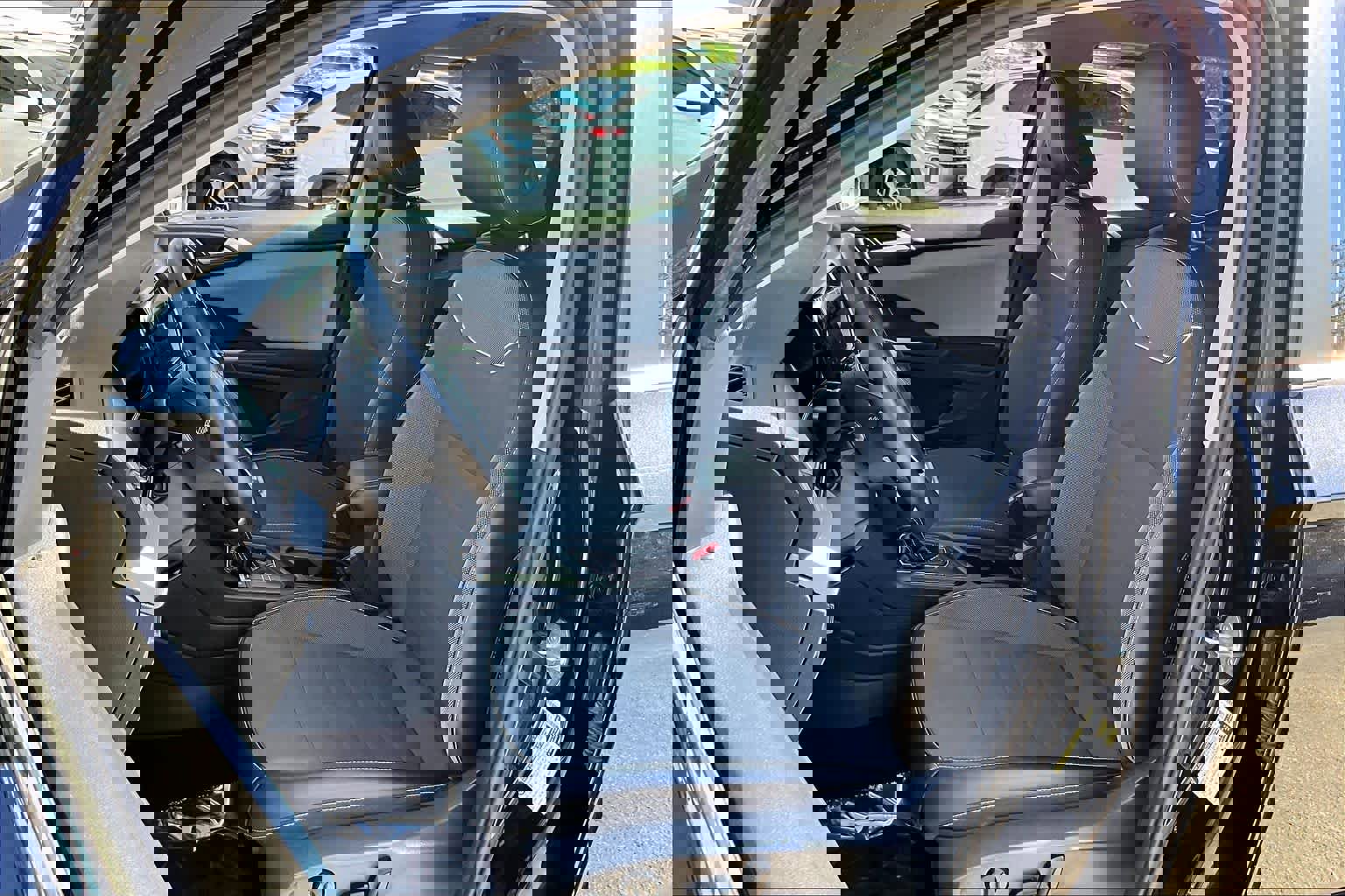 Used 2023 Volkswagen Taos SE w/ Panoramic Sunroof Package image 9