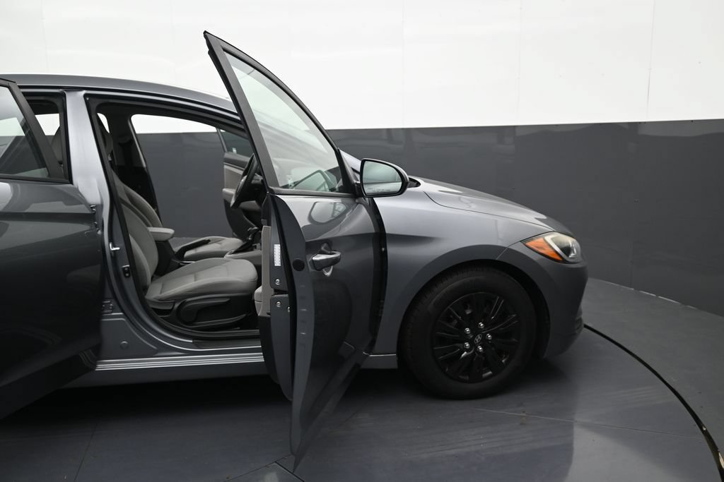 Used 2017 Hyundai Elantra SE FWD image 9