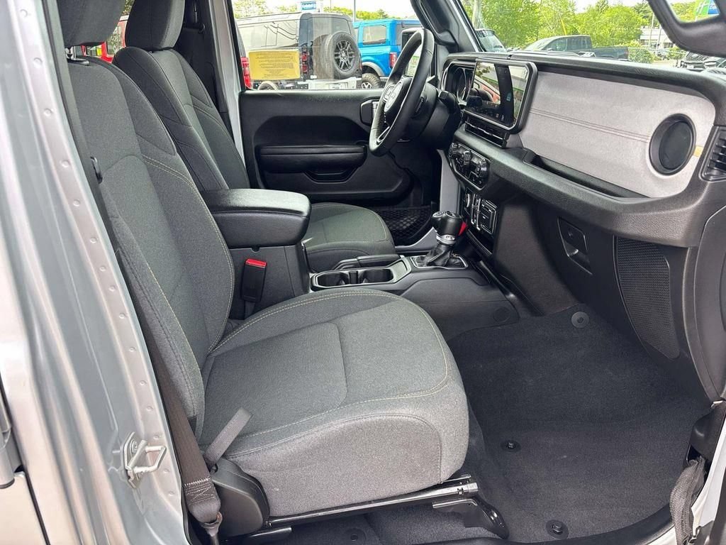 Used 2024 Jeep Wrangler Unlimited Sport AWD/4WD image 16
