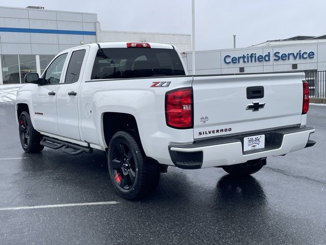 Used 2018 Chevrolet Silverado 1500 LT w/ Redline Edition image 12