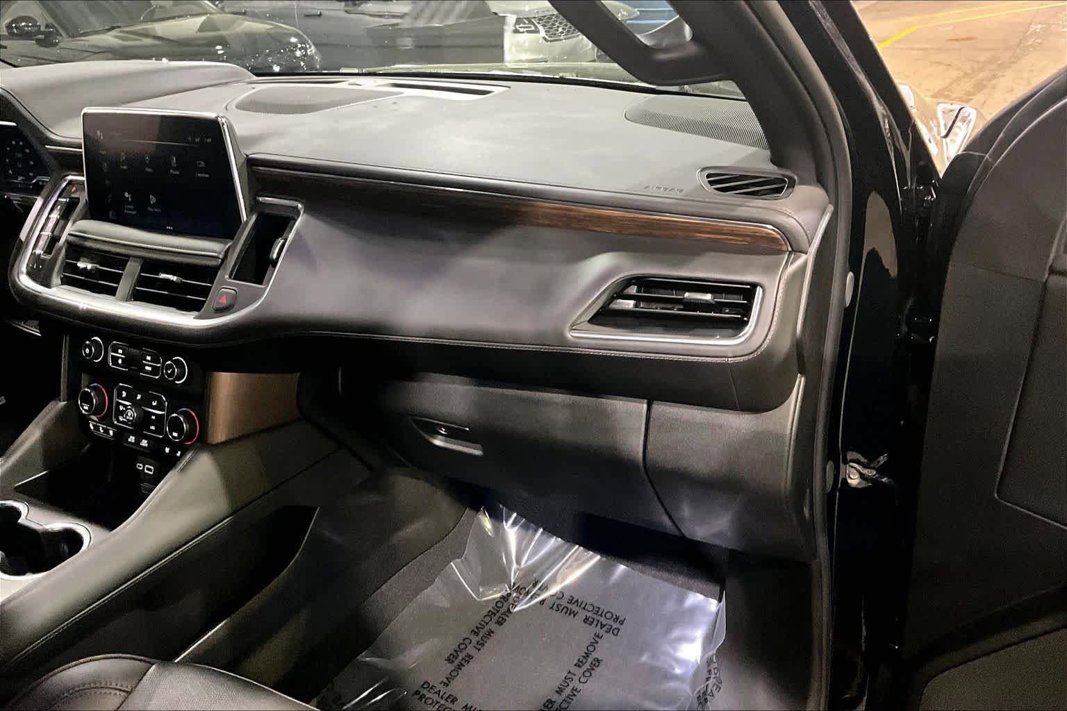 Used 2024 Chevrolet Tahoe High Country AWD/4WD image 18