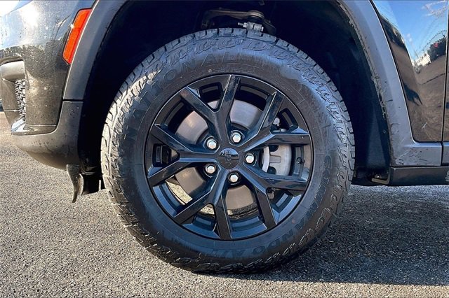 Used 2024 Jeep Grand Cherokee L Laredo image 9