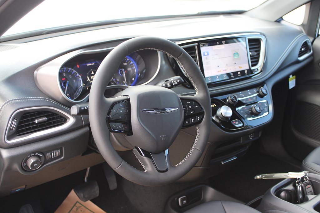 New 2026 Chrysler Pacifica Select w/ S Appearance Package image 11