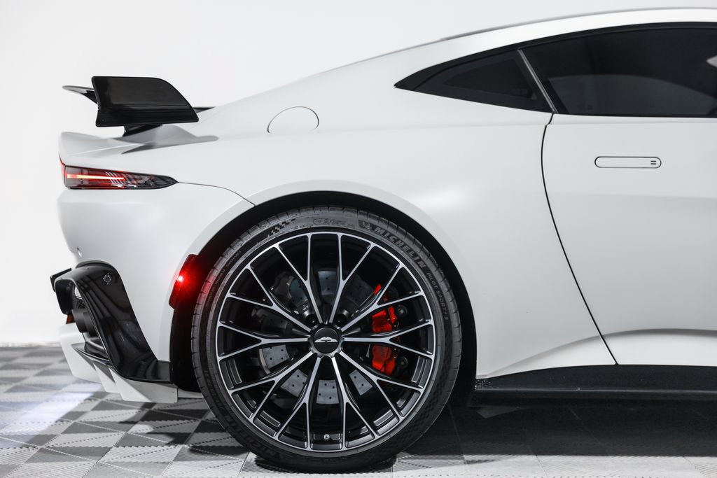 Used 2023 Aston Martin V8 Vantage Coupe RWD image 2