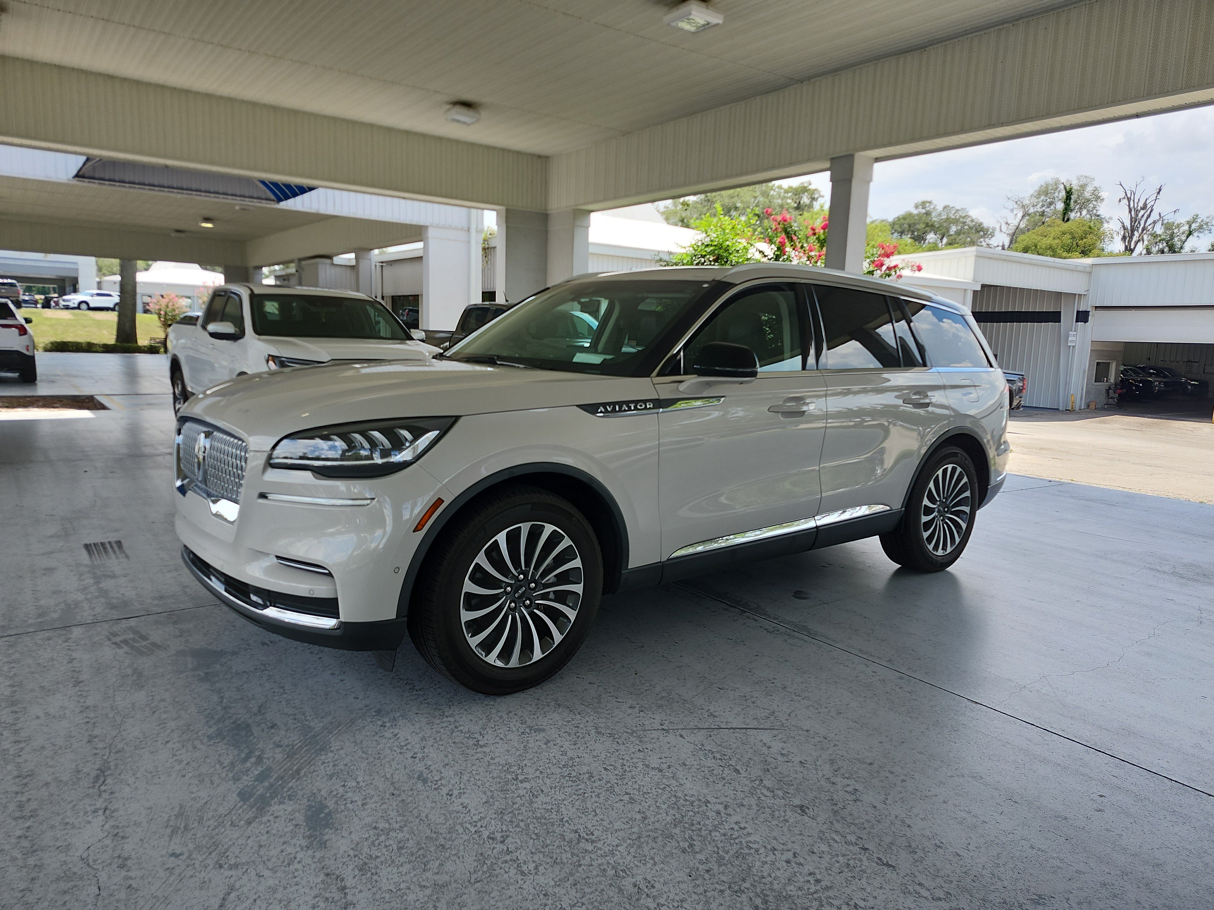 Used 2024 Lincoln Aviator Reserve RWD video 1
