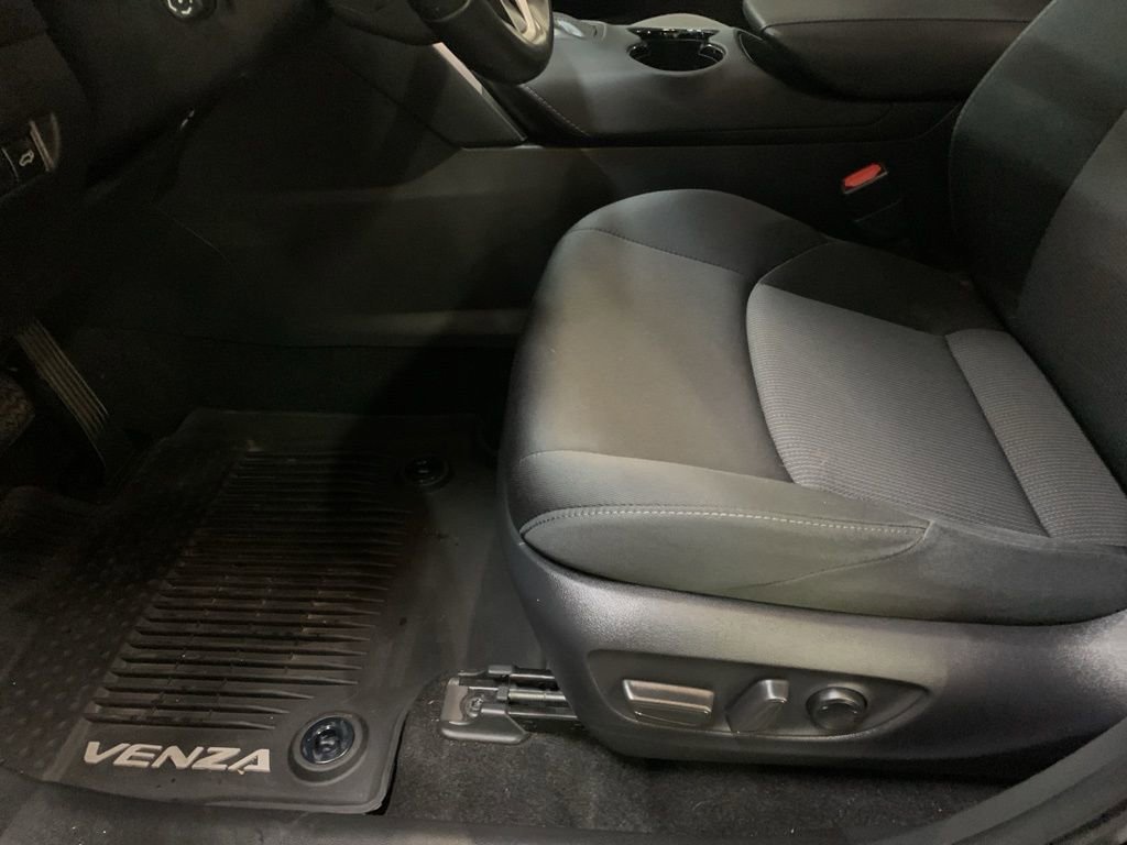 Used 2021 Toyota Venza LE image 10