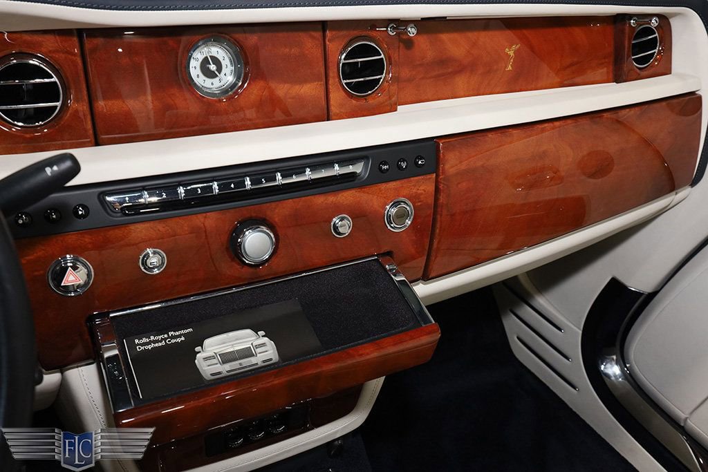 Used 2013 Rolls-Royce Phantom Drophead Coupe image 32