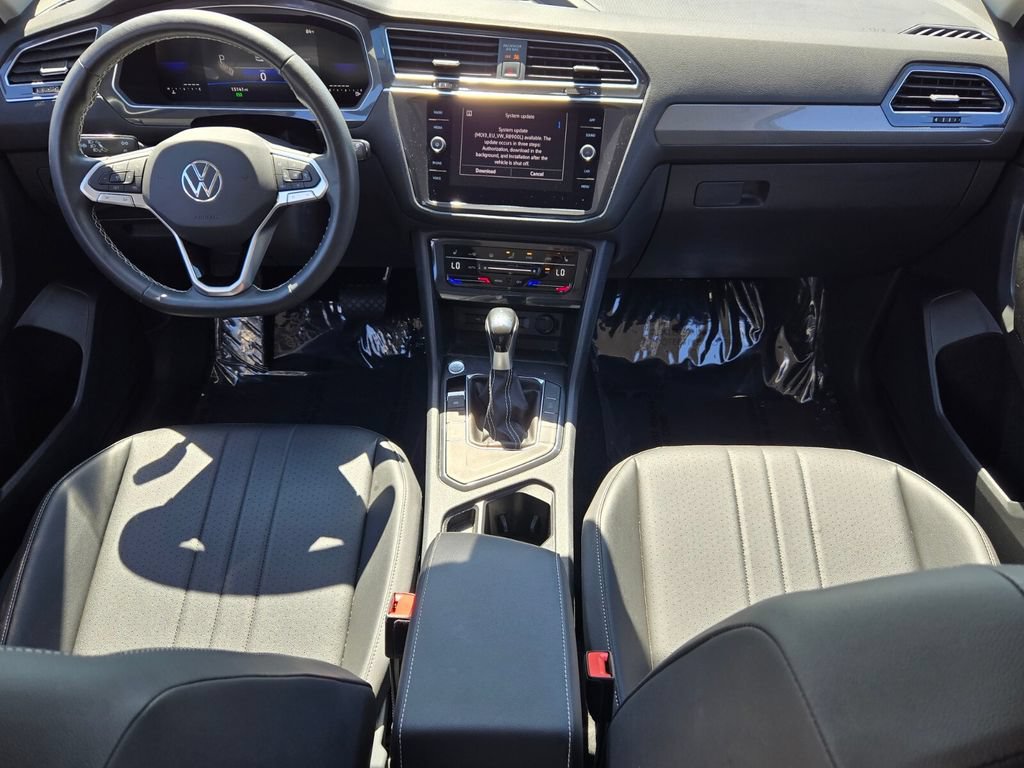 Certified 2023 Volkswagen Tiguan SE FWD image 13
