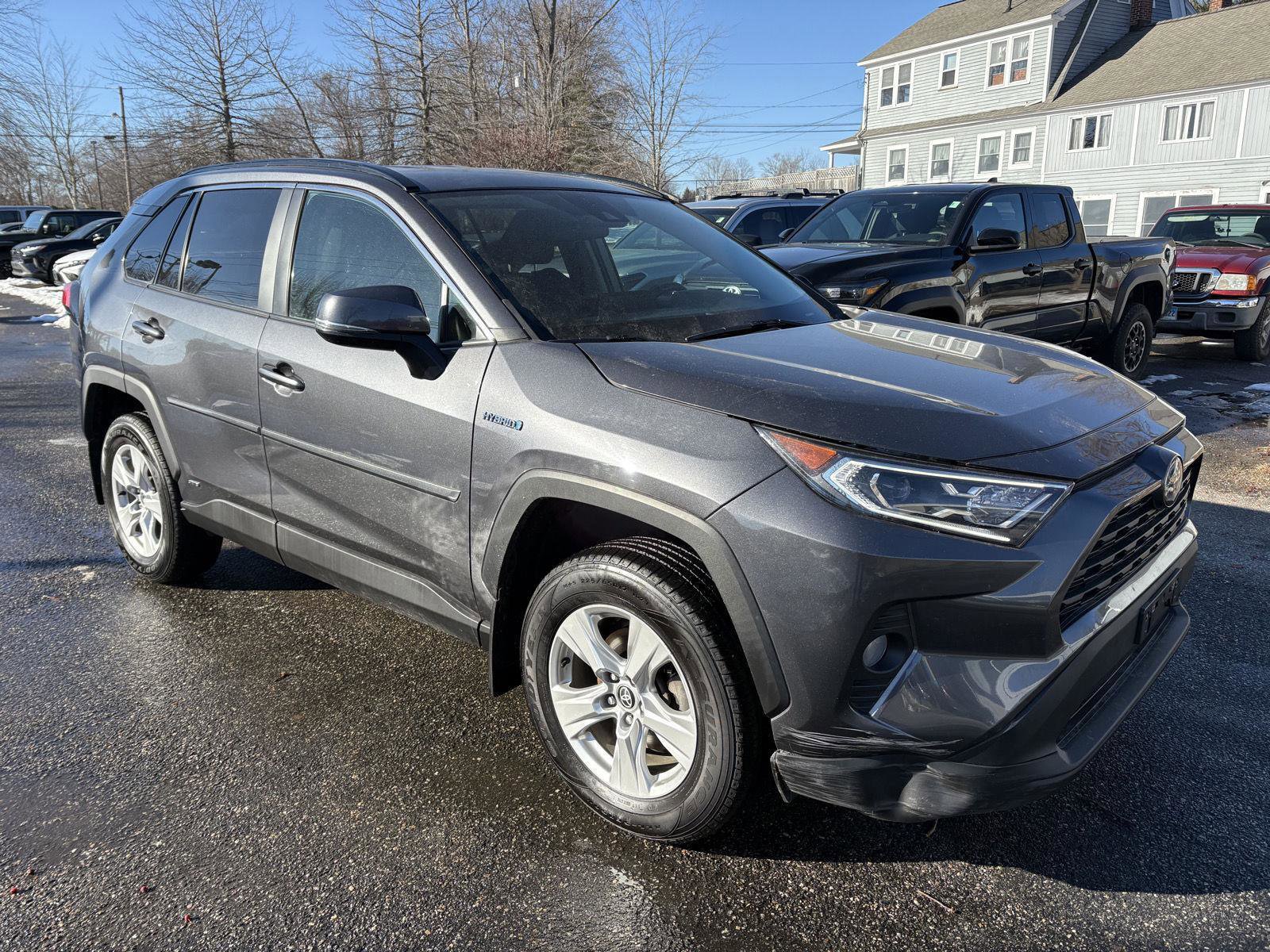 Used 2021 Toyota RAV4 XLE image 1