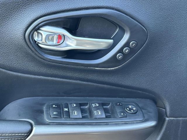 Used 2021 Jeep Cherokee Limited w/ Mopar Interior Package AWD/4WD image 9