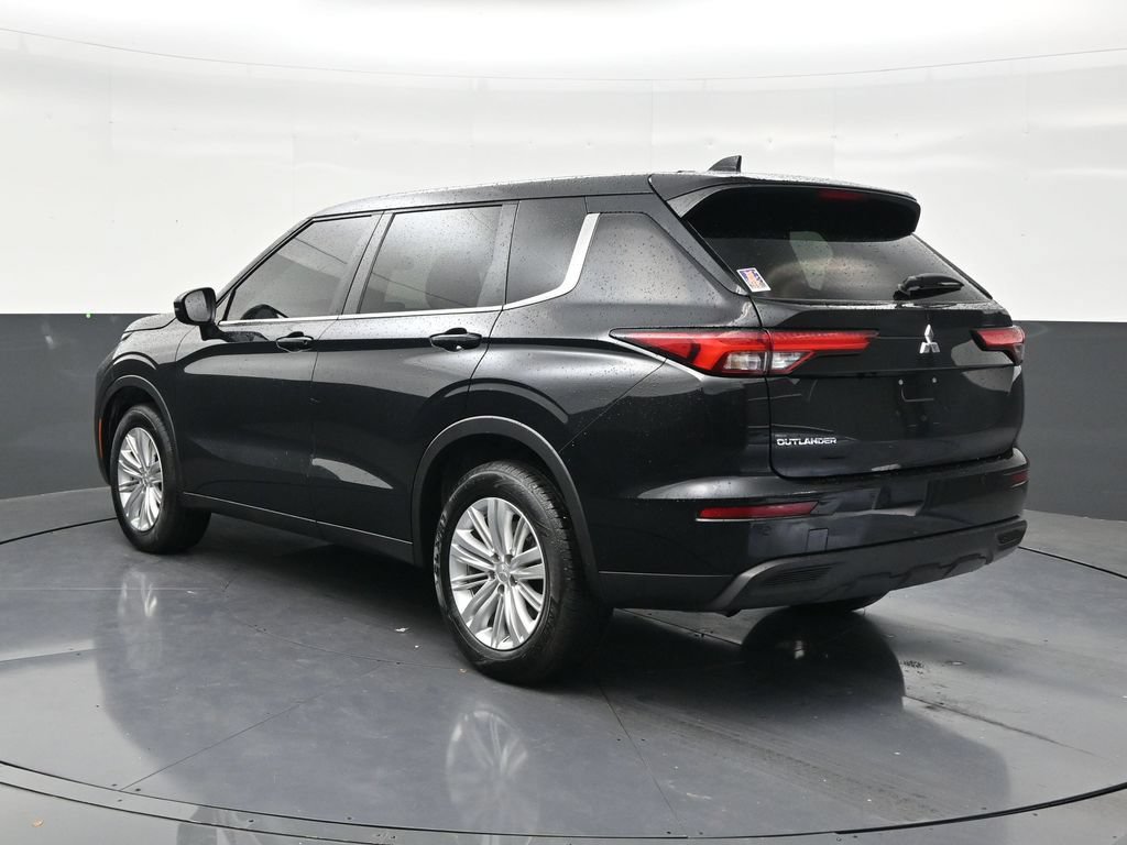 Used 2024 Mitsubishi Outlander ES FWD image 3
