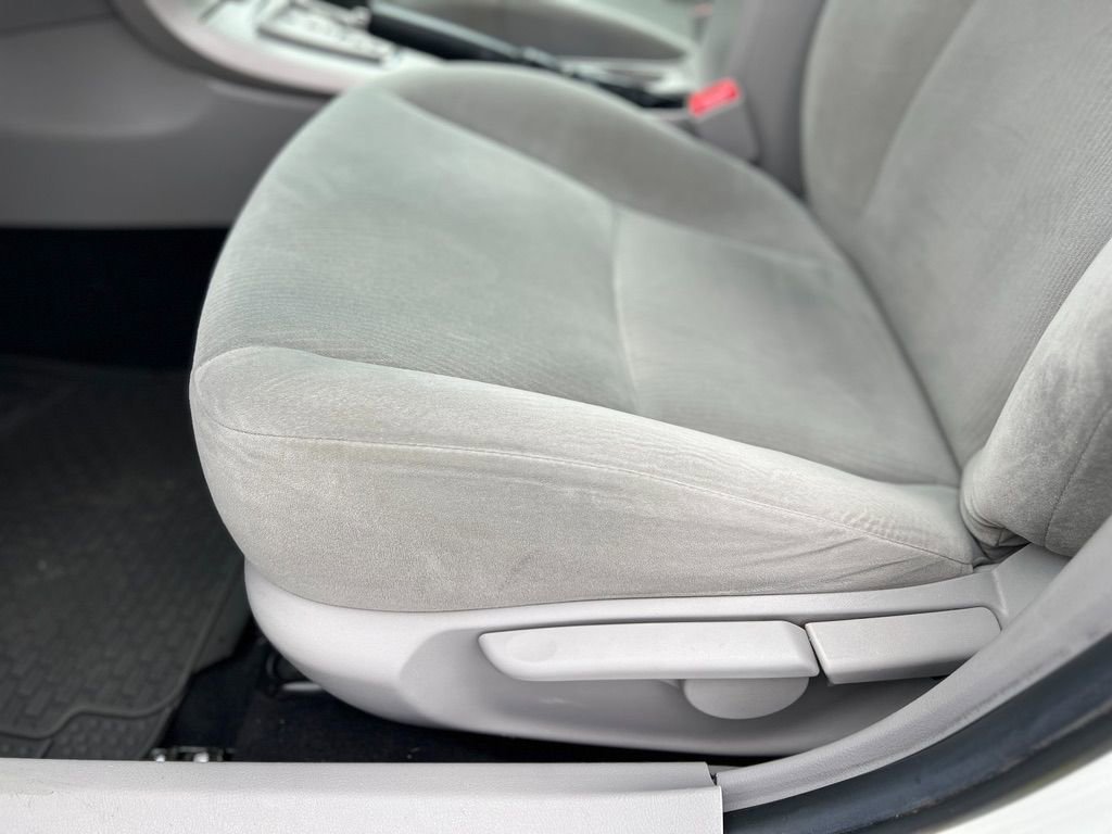 Used 2013 Toyota Corolla LE image 18