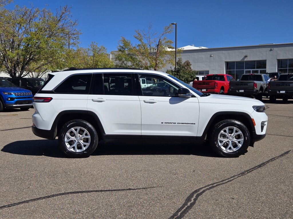 Used 2023 Jeep Grand Cherokee Limited AWD/4WD image 2
