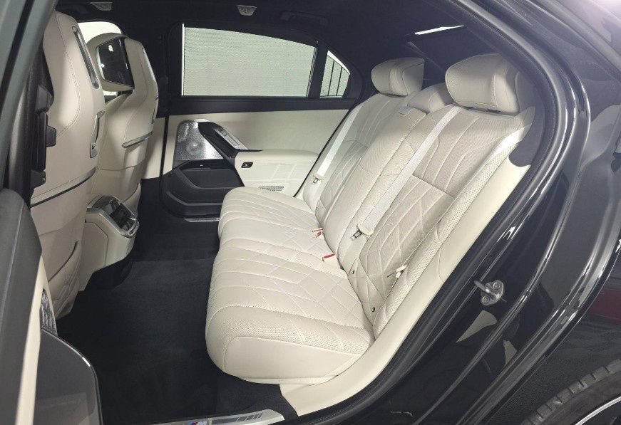 Used 2023 BMW 760i xDrive w/ Luxury Rear Seating Package AWD/4WD image 6