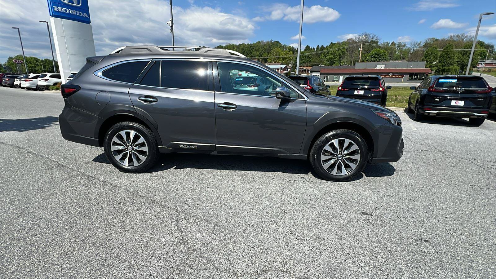 Used 2024 Subaru Outback Touring XT AWD/4WD image 3