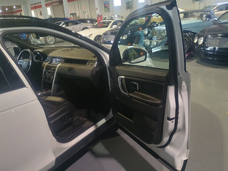 Used 2019 Land Rover Discovery Sport SE AWD/4WD image 32