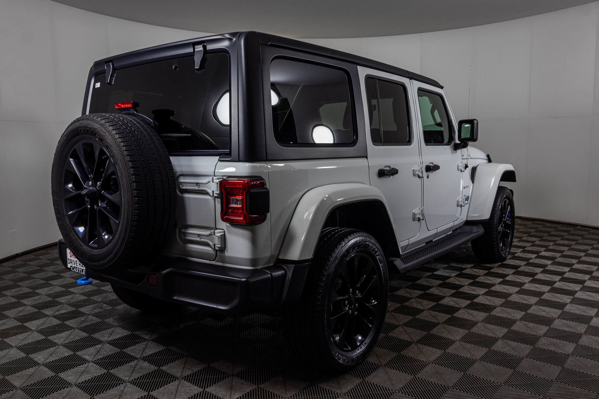 Used 2023 Jeep Wrangler Unlimited Sahara w/ Cold Weather Group AWD/4WD image 16