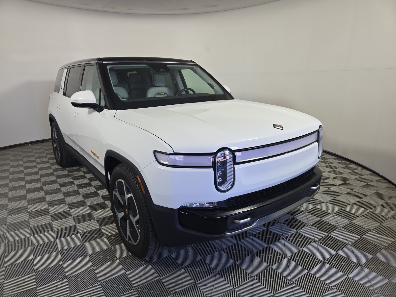 Used 2024 Rivian R1S Adventure Quad AWD/4WD image 7