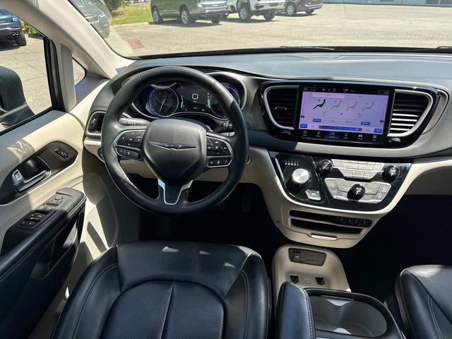 Used 2023 Chrysler Pacifica Touring-L FWD image 19