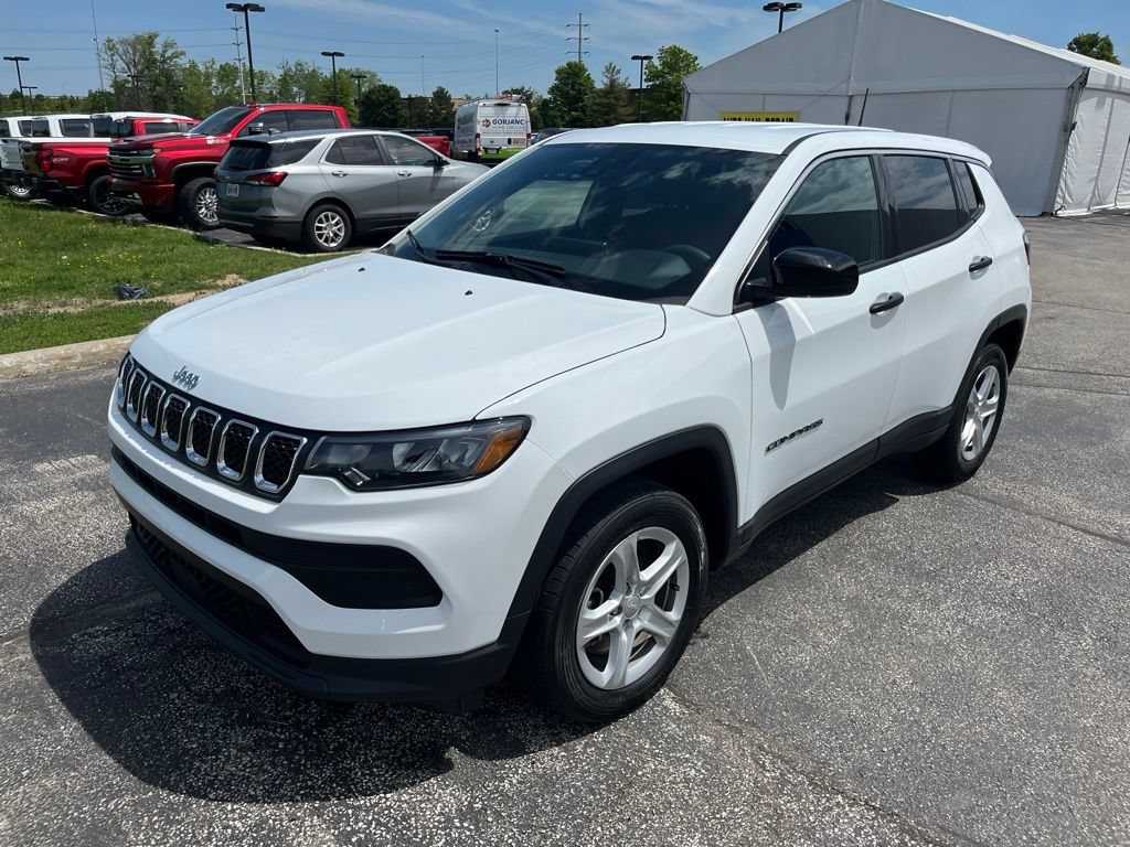 Used 2024 Jeep Compass Sport AWD/4WD image 3