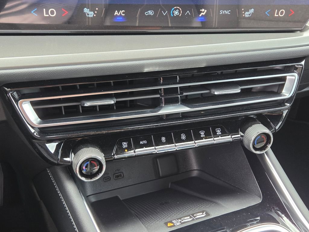 New 2026 Chevrolet Traverse LT w/ Driver Confidence Package FWD image 14