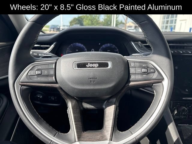 Used 2023 Jeep Grand Cherokee Limited w/ Black Appearance Package AWD/4WD image 14