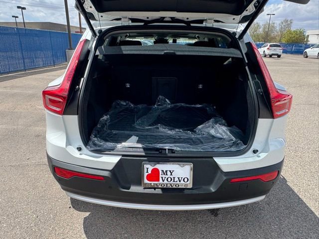 New 2025 Volvo XC40 B5 Core w/ Protection Package image 5