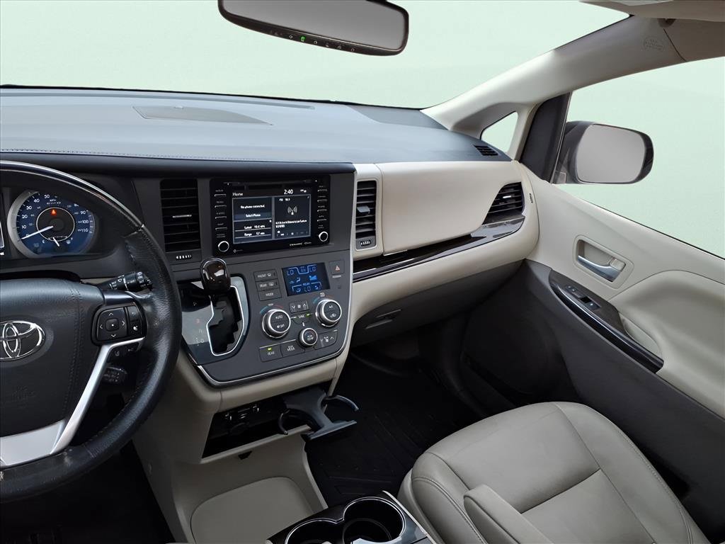 Used 2019 Toyota Sienna XLE image 10