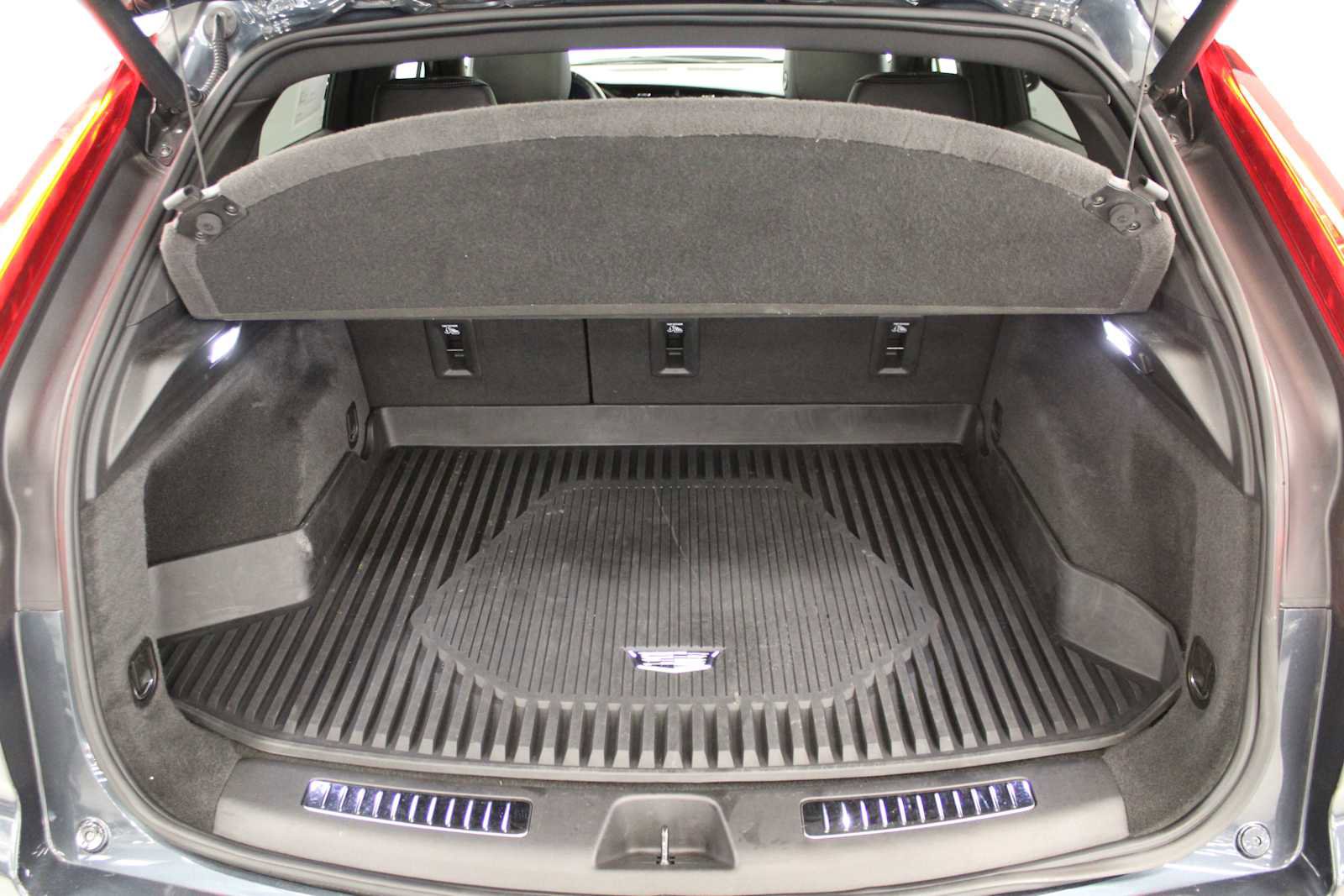 Used 2020 Cadillac XT4 Premium Luxury w/ Cold Weather Package image 9