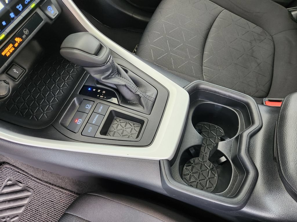 Used 2021 Toyota RAV4 XLE w/ Convenience Package FWD image 17