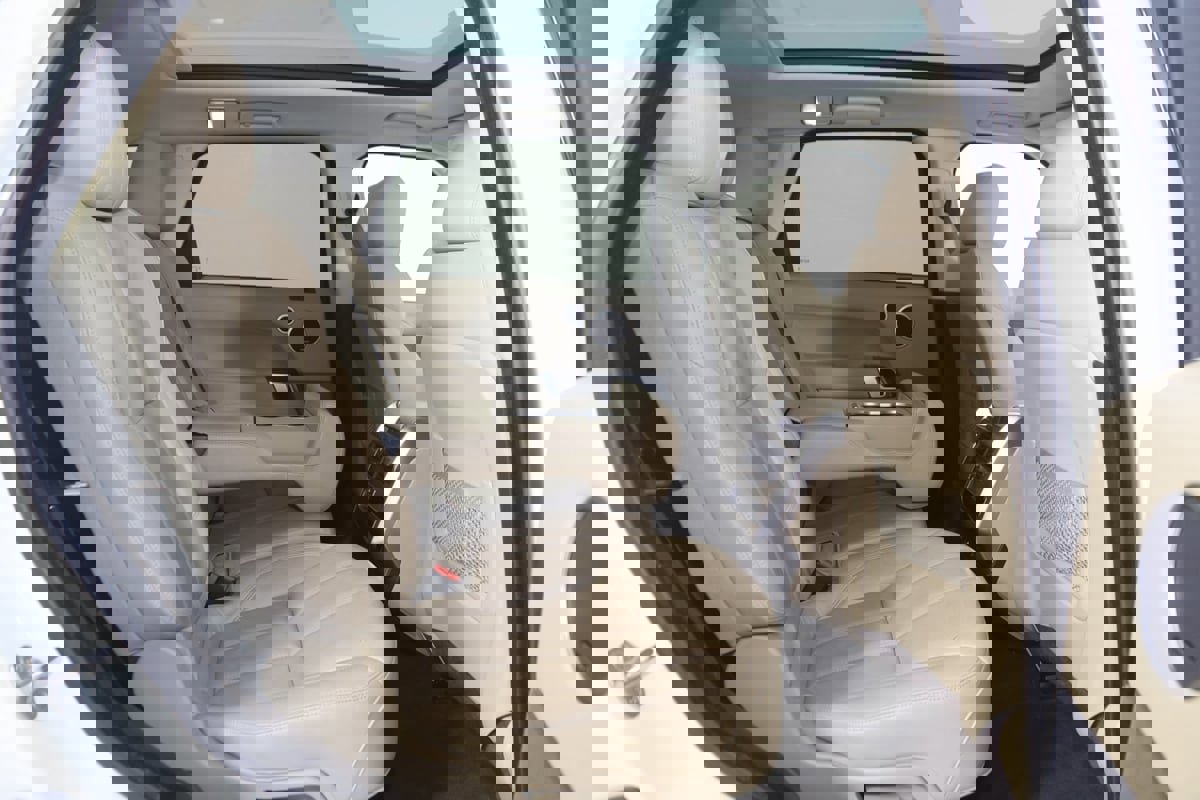 Used 2016 Land Rover Range Rover Sport SE image 14