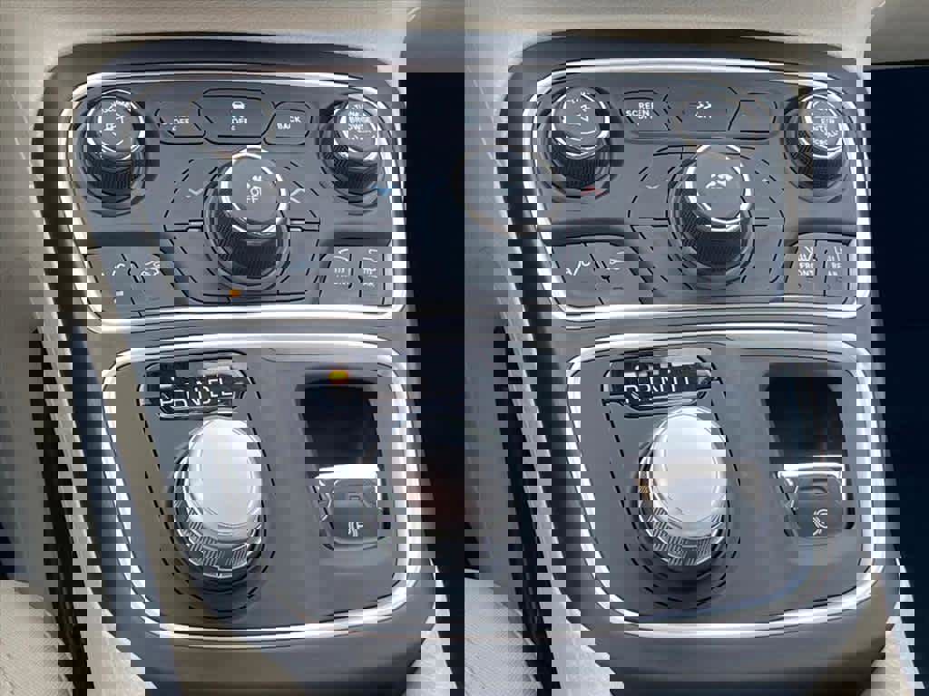 Used 2016 Chrysler 200 Limited image 10