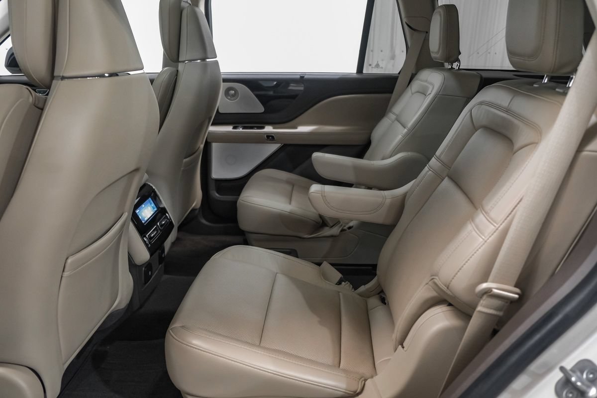 Used 2022 Lincoln Aviator Reserve w/ Equipment Group 201A AWD/4WD image 38