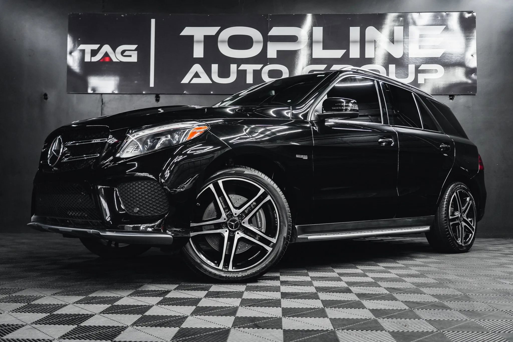 Used 2018 Mercedes-Benz GLE 43 AMG 4MATIC w/ Premium 2 Package image 2