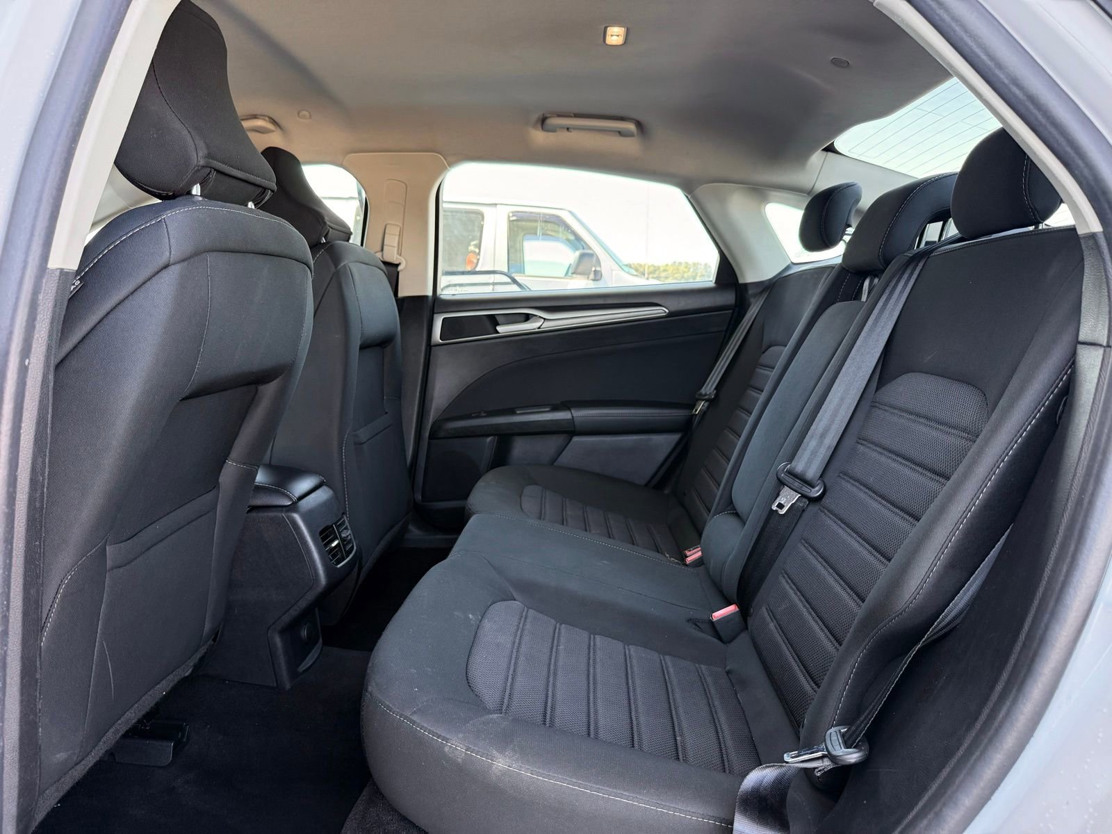 Used 2019 Ford Fusion SE FWD image 16