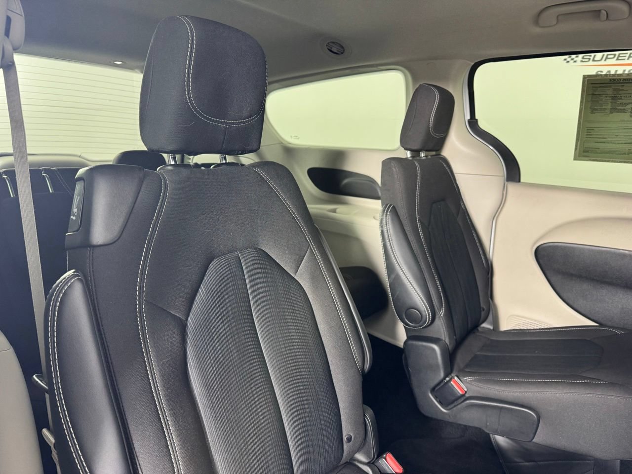 Used 2023 Chrysler Voyager LX FWD image 33