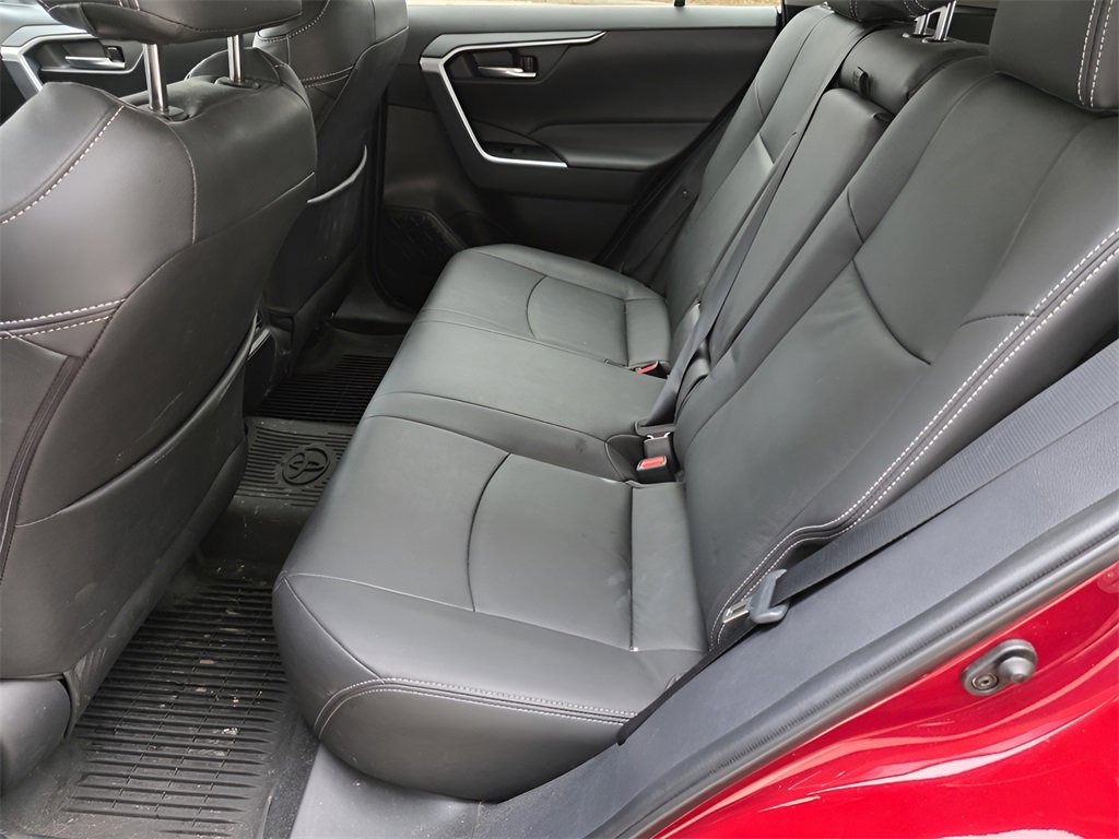 Used 2021 Toyota RAV4 XLE image 16