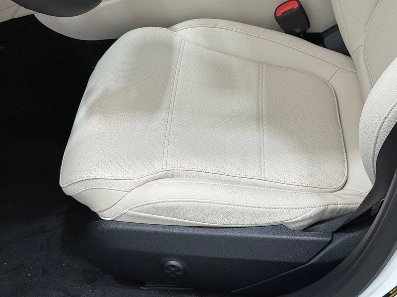 New 2026 Mercedes-Benz C 300 4MATIC Sedan image 15