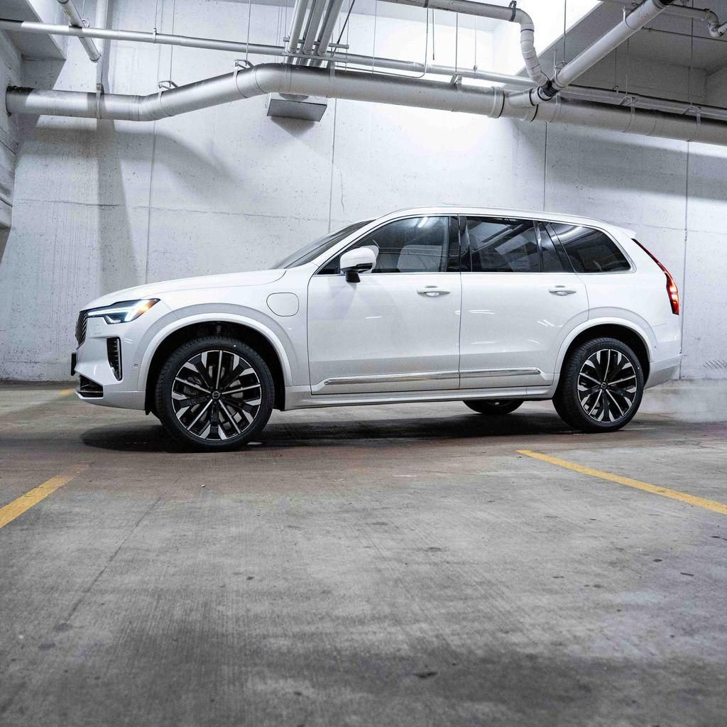 New 2026 Volvo XC90 T8 Plus w/ Protection Package Premier AWD/4WD image 3