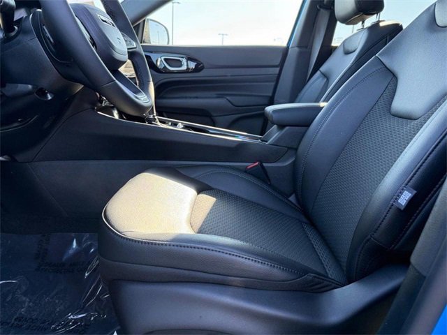 New 2025 Jeep Compass Latitude w/ Sun & Sound Group image 19